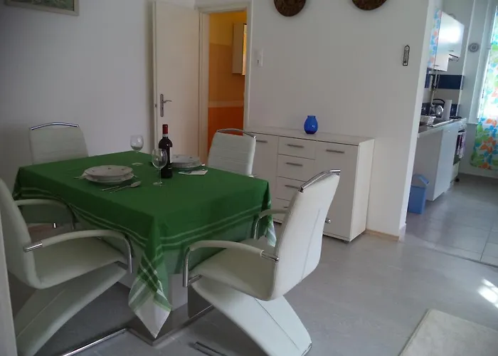 Apartment Sissi With Free Parking Lot